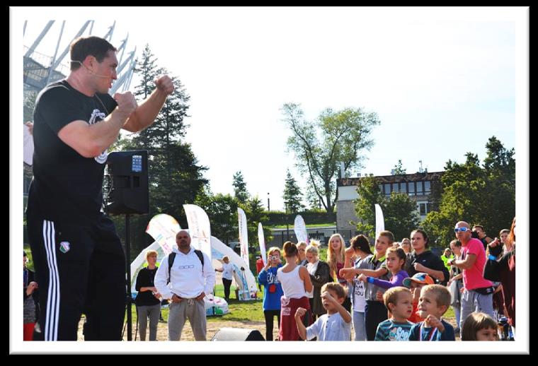 PIKNIK na PGE Narodowym NDS W trakcie pikniku największą atrakcją jest możliwość treningu pod okiem sportowych gwiazd Andrzeja Suprona, Alberta Sosnowskiego, Pauliny Bobak, Roberta Mateusiaka, Zofii