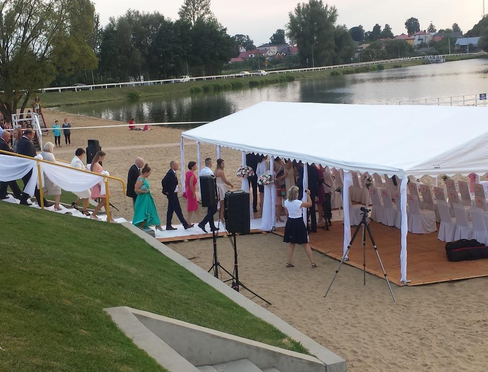 9 9 NAMIOTY 6X14 PROFESJONAL Namiot exclusive o konstrukcji wzmacnianej, stelaż o średnicy 10 cm w kolorze białym.