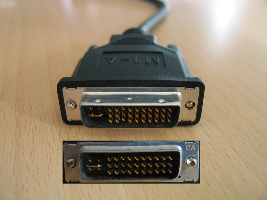 Złącze Plug&Display (P&D) P&D jest standardem interfejsu stworzonym i promowanym przez organizację VESA (Video Electronics Standards Association).