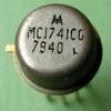(klasyka: Fairchild ua702) 1965 Wzmacniacze operacyjne pierwotnie służyły do wykonywania operacji matematycznych w komputerach analogowych i były wykonane z użyciem lamp elektronowych.