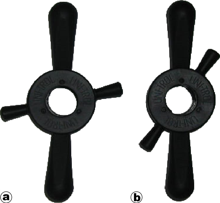 3 Elementy uchwytu: 1: nasada z flanszą, 2: nakrętka dociskowa, 3: śruba do mocowania nasady na wrzecionie, 4: sprężyna, 5: