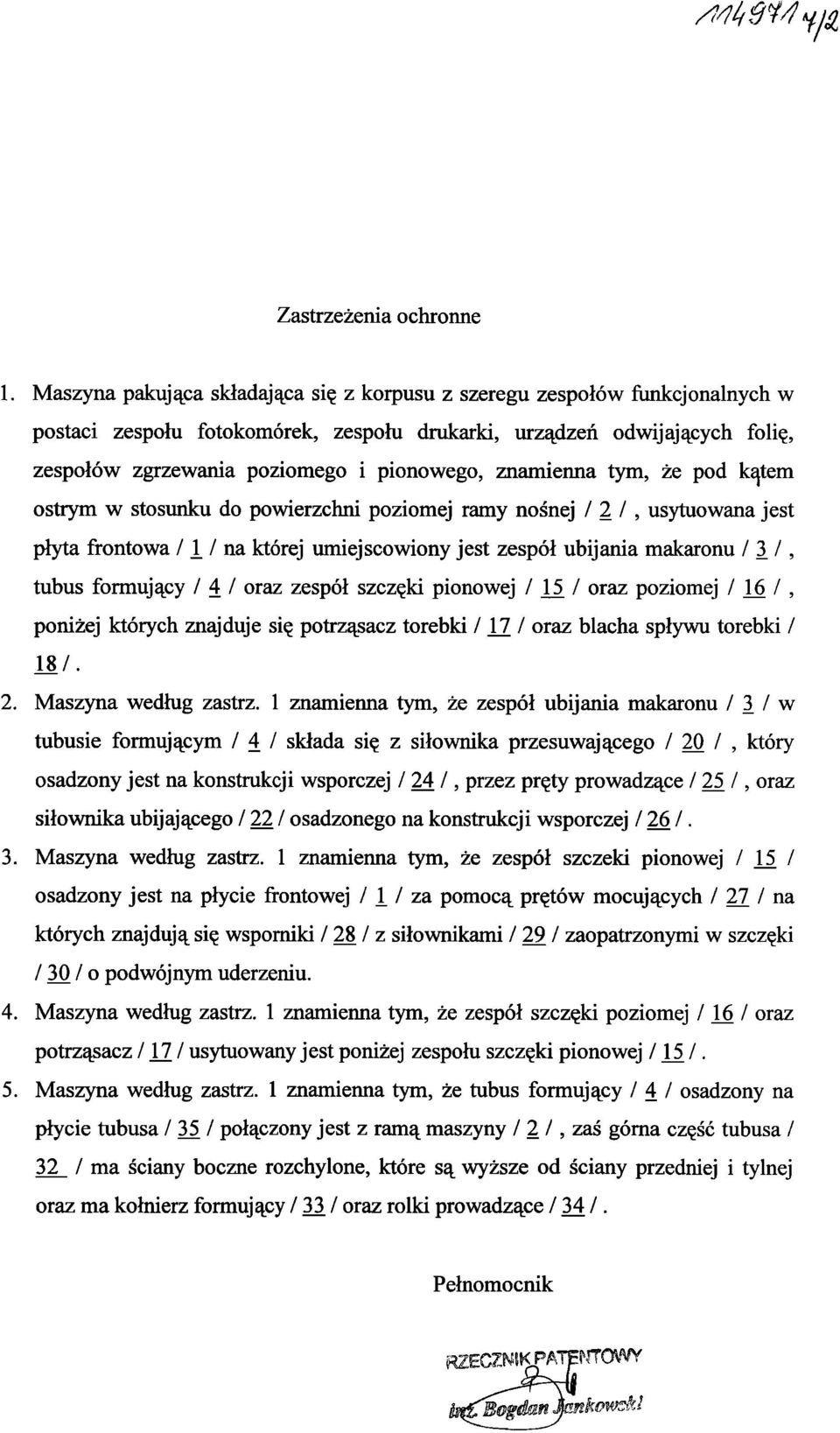 znamienna tym, że pod kątem ostrym w stosunku do powierzchni poziomej ramy nośnej / 2 /, usytuowana jest płyta frontowa / i / na której umiejscowiony jest zespół ubijania makaronu / 3 /, tubus