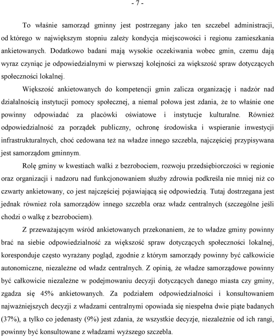 Większość ankietowanych do kompetencji gmin zalicza organizację i nadzór nad działalnością instytucji pomocy społecznej, a niemal połowa jest zdania, że to właśnie one powinny odpowiadać za placówki
