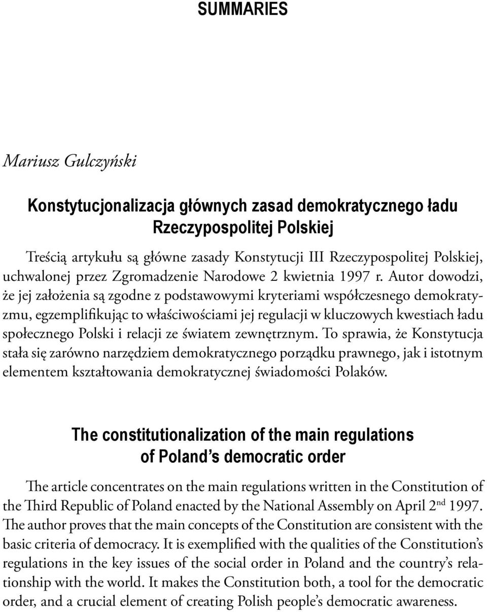 Autor dowodzi, że jej założenia są zgodne z podstawowymi kryteriami współczesnego demokratyzmu, egzemplifikując to właściwościami jej regulacji w kluczowych kwestiach ładu społecznego Polski i