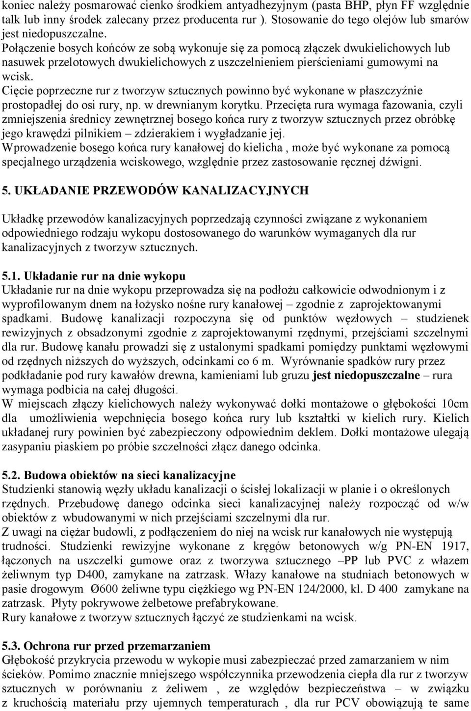 Cięcie poprzeczne rur z tworzyw sztucznych powinno być wykonane w płaszczyźnie prostopadłej do osi rury, np. w drewnianym korytku.