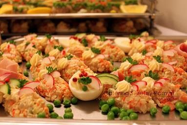 MENU WIGILIJNE: PROPOZYCJA I koszt menu 55,00zł/osoba Jaja faszerowane kolorowymi pastami: /łososiowa, z bryndzy z orzechami, ziołowa / Śledzik w oleju