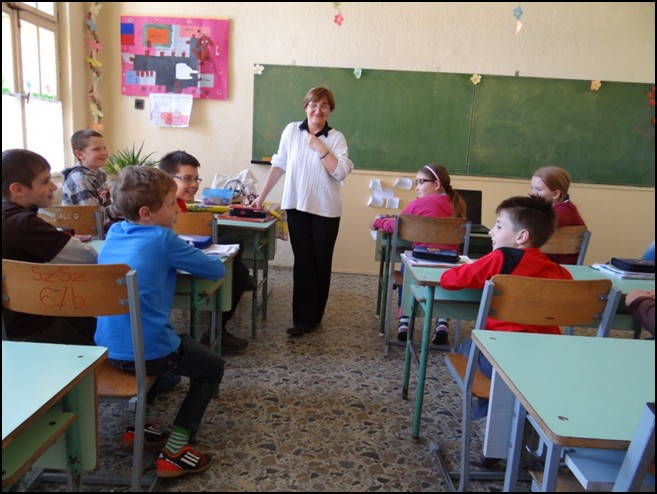 TIK w szkole... W okresie od grudnia 2014 do grudnia 2015 w szkole realizowaliśmy projekt mający na celu lepsze wykorzystanie dostępnych nam technologii komunikacyjnych.