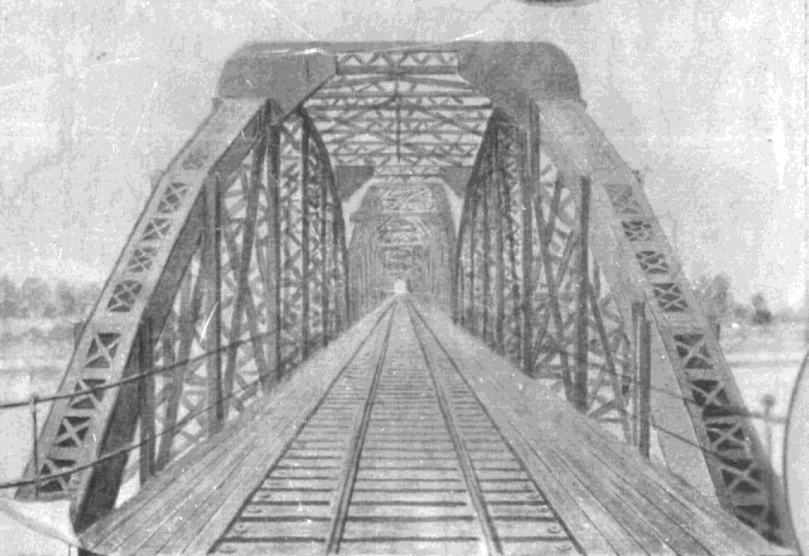 Pierwszy most kolejowy w Wyszkowie, widok od strony miasta. Rys. ze zbiorów autora.