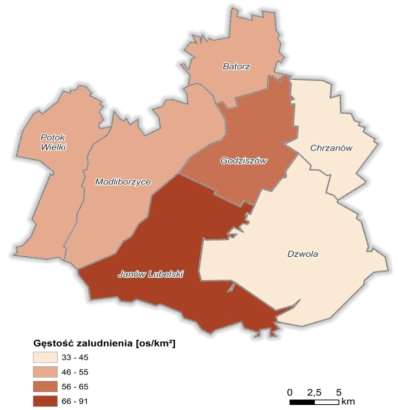 Obszar powiatu janowskiego charakteryzuje się typową dla terenów wiejskich gęstością zaludnienia, wynoszącą 54 osoby/km 2.