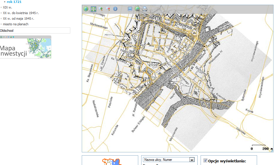 Kolejną ciekawą zakładką są plany historyczne. Do wyboru jest kilka map z różnych okresów, na które można nałożyć osie obecnych ulic miasta.