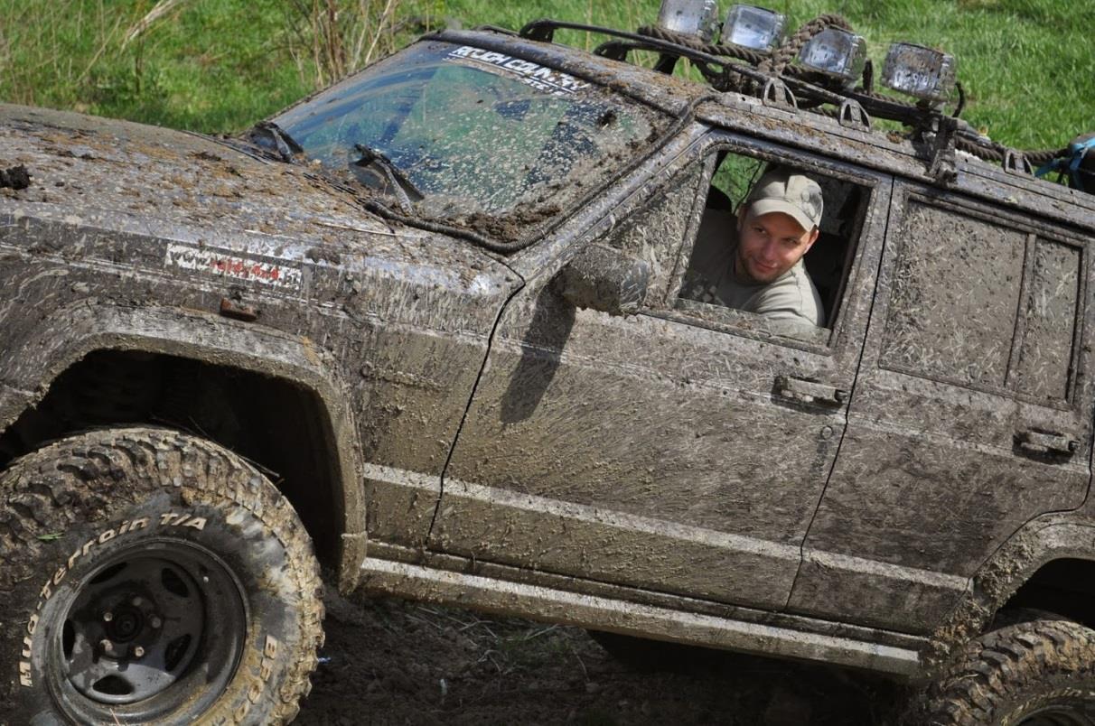 SZKOLENIE OFFROAD Zapraszamy na megaenergetyczną imprezę! Ryk silników, ciężkie przeprawy, błoto, las i niedostępne tereny.