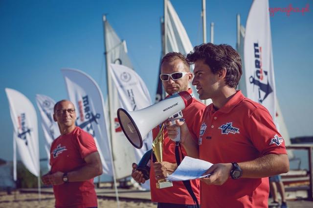 REGATY ŻAGLOWE Regaty są doskonałym narzędziem integracyjnym i motywacyjnym. Wymagają od załóg połączenia sił, podejmowania szybkich decyzji i wspólnej odpowiedzialności za wynik.