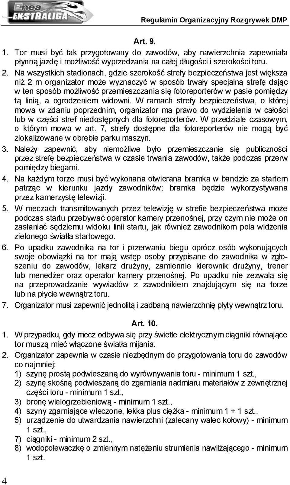 fotoreporterów w pasie pomiędzy tą linią, a ogrodzeniem widowni.