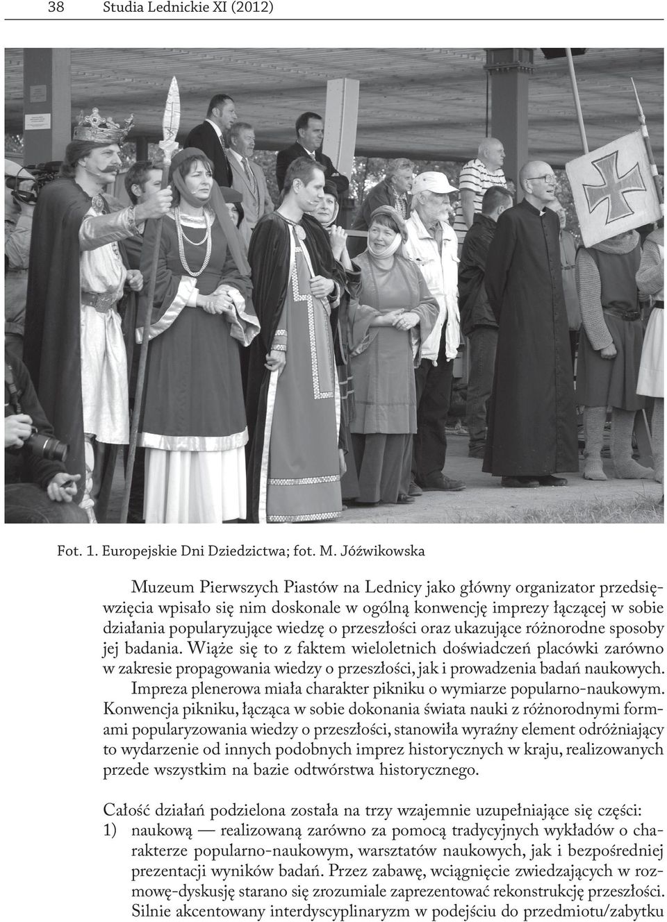 przeszłości oraz ukazujące różnorodne sposoby jej badania.