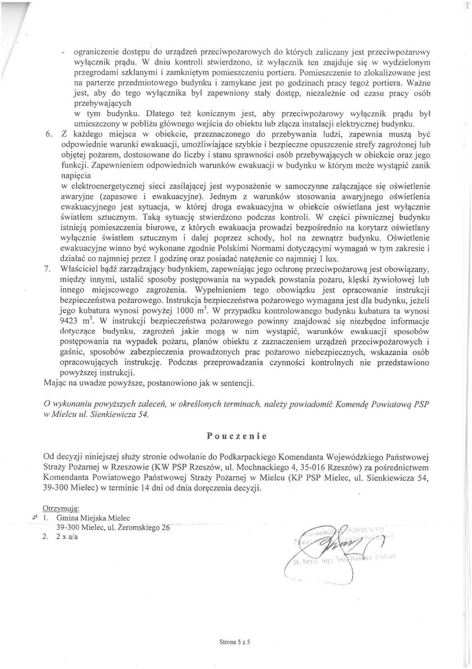 Pomieszczenie to zlokalizowane jest na parterze przedmiotowego budynku i zamykane jest po godzinach pracy tegoż portiera.