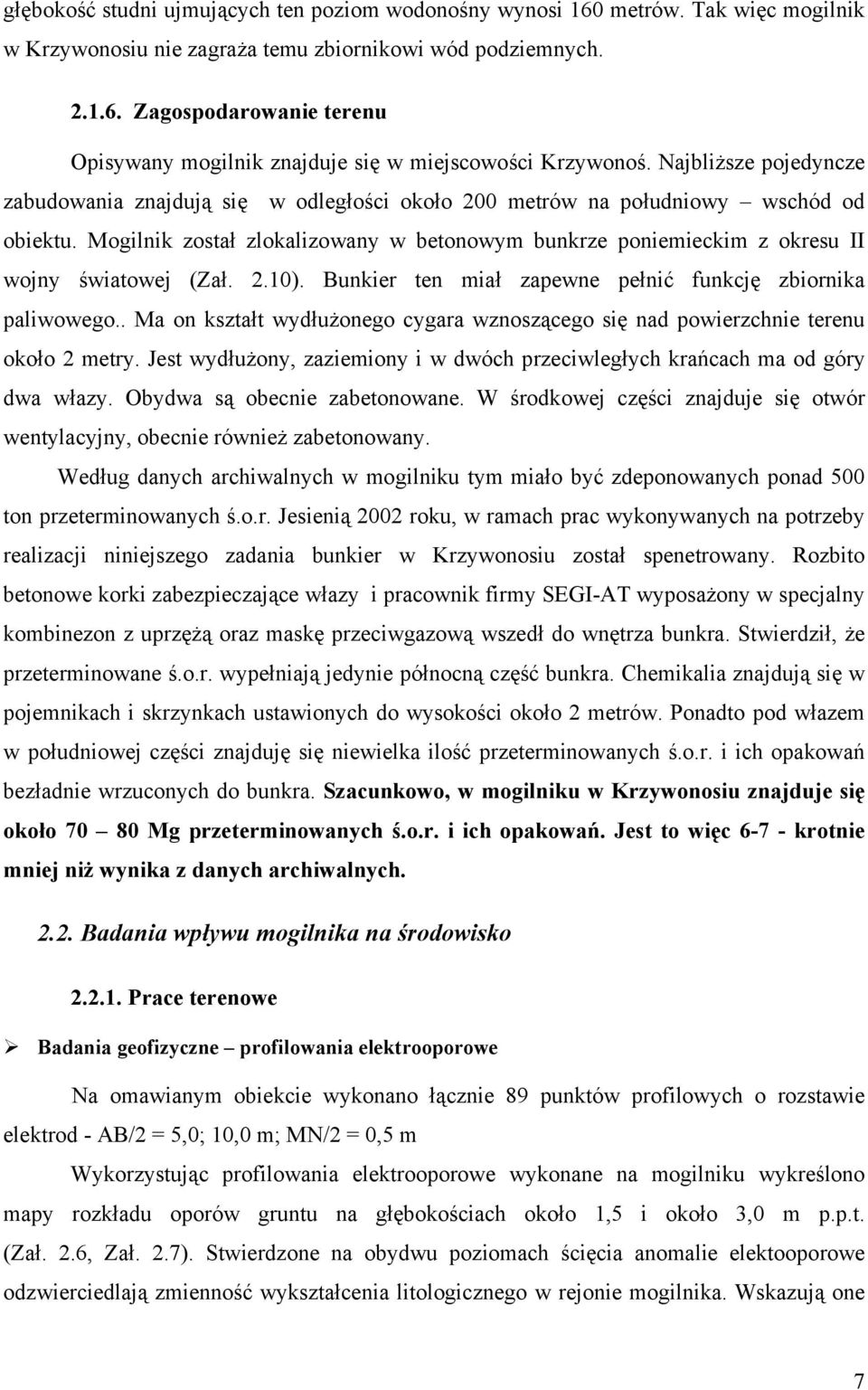 Mogilnik został zlokalizowany w betonowym bunkrze poniemieckim z okresu II wojny światowej (Zał. 2.10). Bunkier ten miał zapewne pełnić funkcję zbiornika paliwowego.