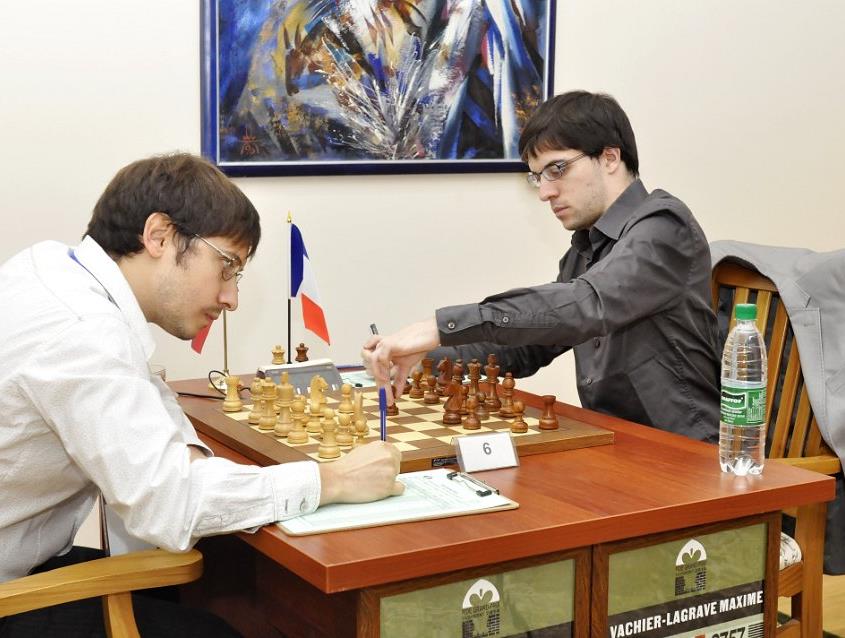 438.Obrona Caro Kann [B10] FIDE Grand Prix, Taszkent 2014 GM Karjakin (Rosja) 2767 GM Dżobawa (Gruzja) 2717 1.e4 c6 2.Sf3 d5 3.Sc3 de4 4.Se4 Sf6 5.Sf6 ef6 6.Gc4 He7 7.Ge2 Hc7 8.d4 Gd6 9.0 0 0 0 10.