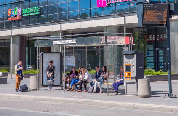 Rzeszowski Inteligentny System Transportowy Osoby niewidome i niedowidzące mogą korzystać z systemu dzięki: - zapowiedziom głosowym w