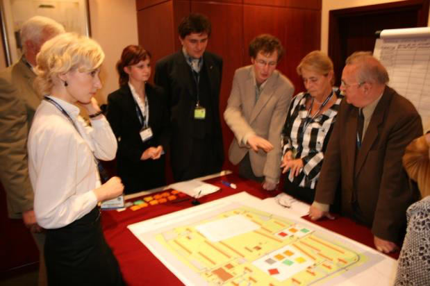 Seminarium na temat przestrzeni publicznej paździer ik 2008 Podczas seminarium przeprowadzono dyskusje moderowane oraz Grę o przestrzeń w trzech grupach panelowych: sa orządowej, inwestorów oraz