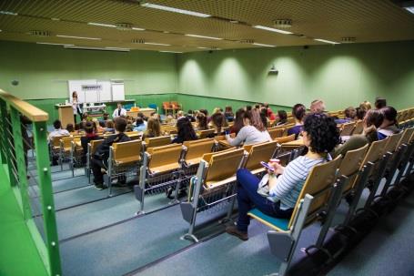 Warsztaty, wykłady i pokazy naukowe E(x)plory opis atrakcji ; ; ; Programowanie prosta? Podczas warsztatów spróbujemy odpowiedzieć na pytanie czy programowanie robotów jest trudne czy łatwe.