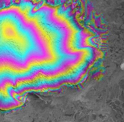 Metoda InSAR Różnica faz przedstawiona jest za pomocą prążków interferencyjnych. Na ich podstawie wyznacza się topografię.