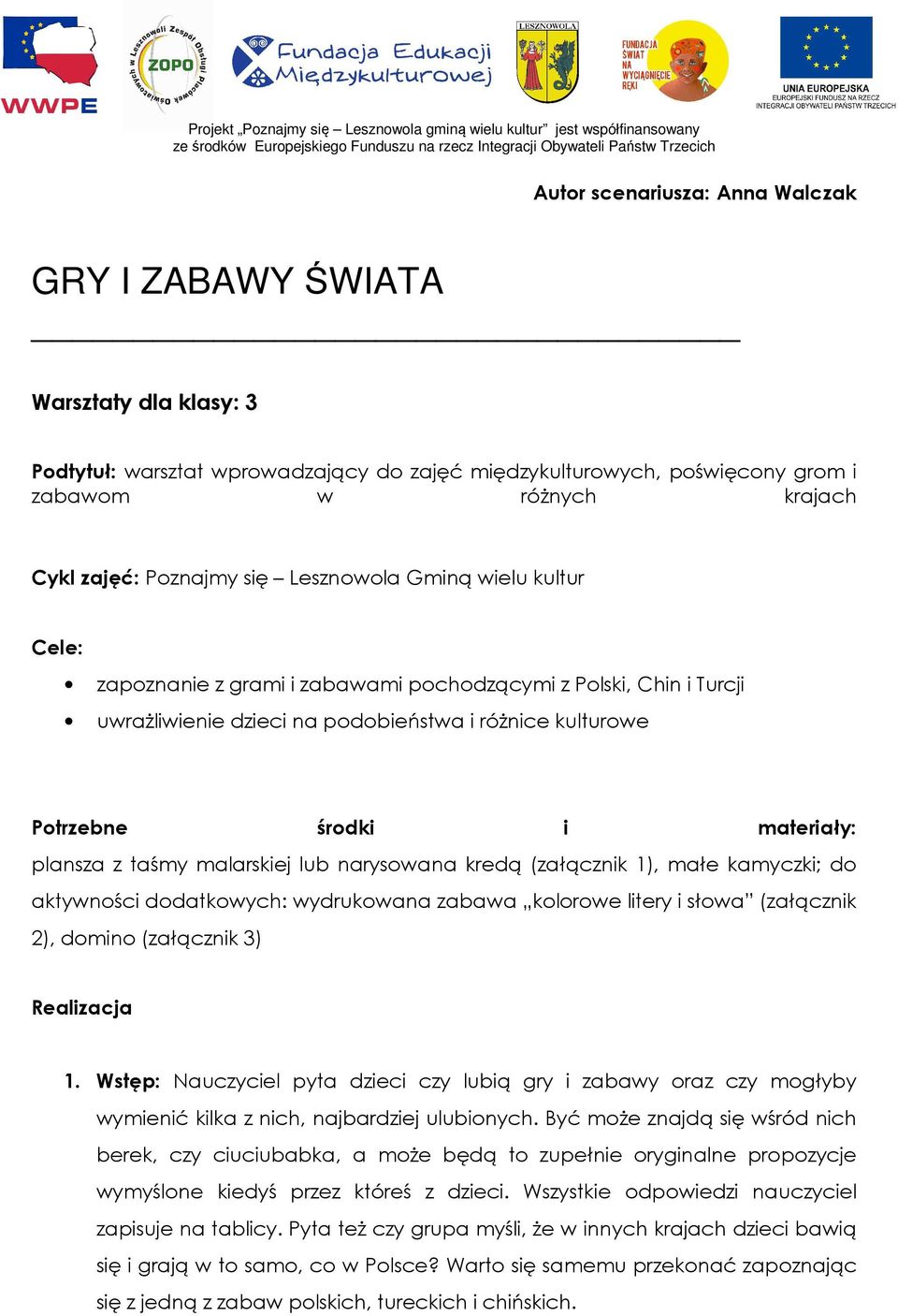 materiały: plansza z taśmy malarskiej lub narysowana kredą (załącznik 1), małe kamyczki; do aktywności dodatkowych: wydrukowana zabawa kolorowe litery i słowa (załącznik 2), domino (załącznik 3)