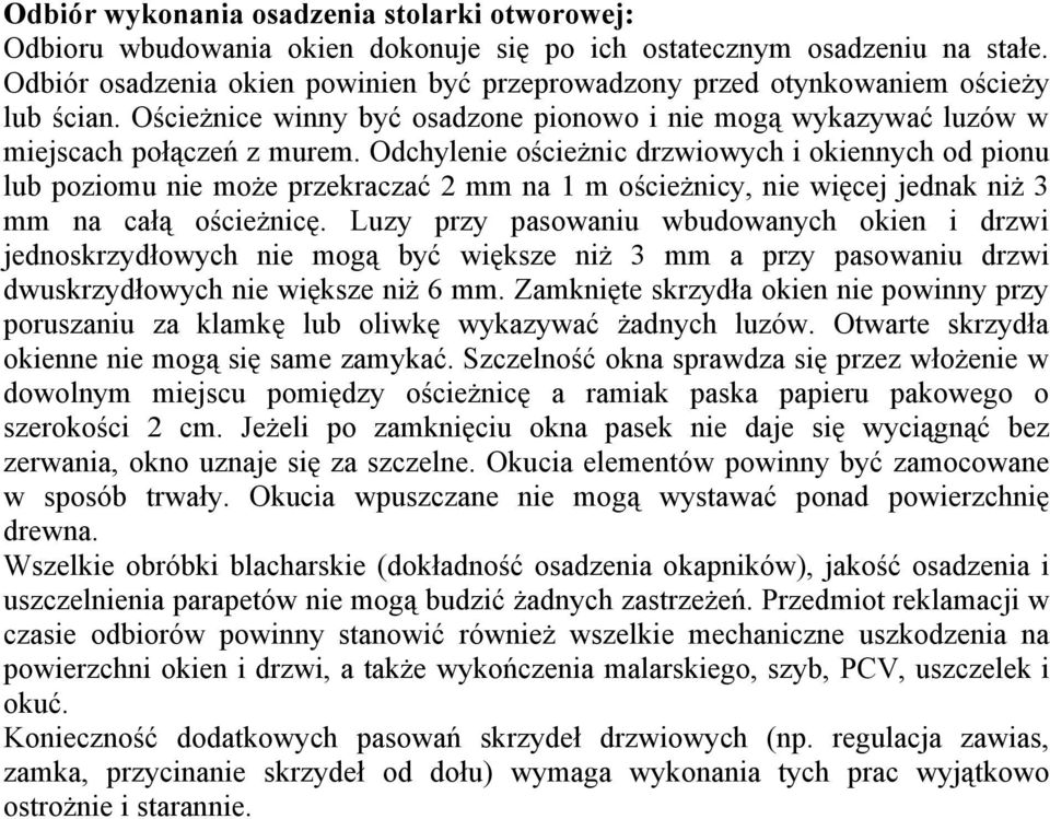 Odchylenie ościeżnic drzwiowych i okiennych od pionu lub poziomu nie może przekraczać 2 mm na 1 m ościeżnicy, nie więcej jednak niż 3 mm na całą ościeżnicę.