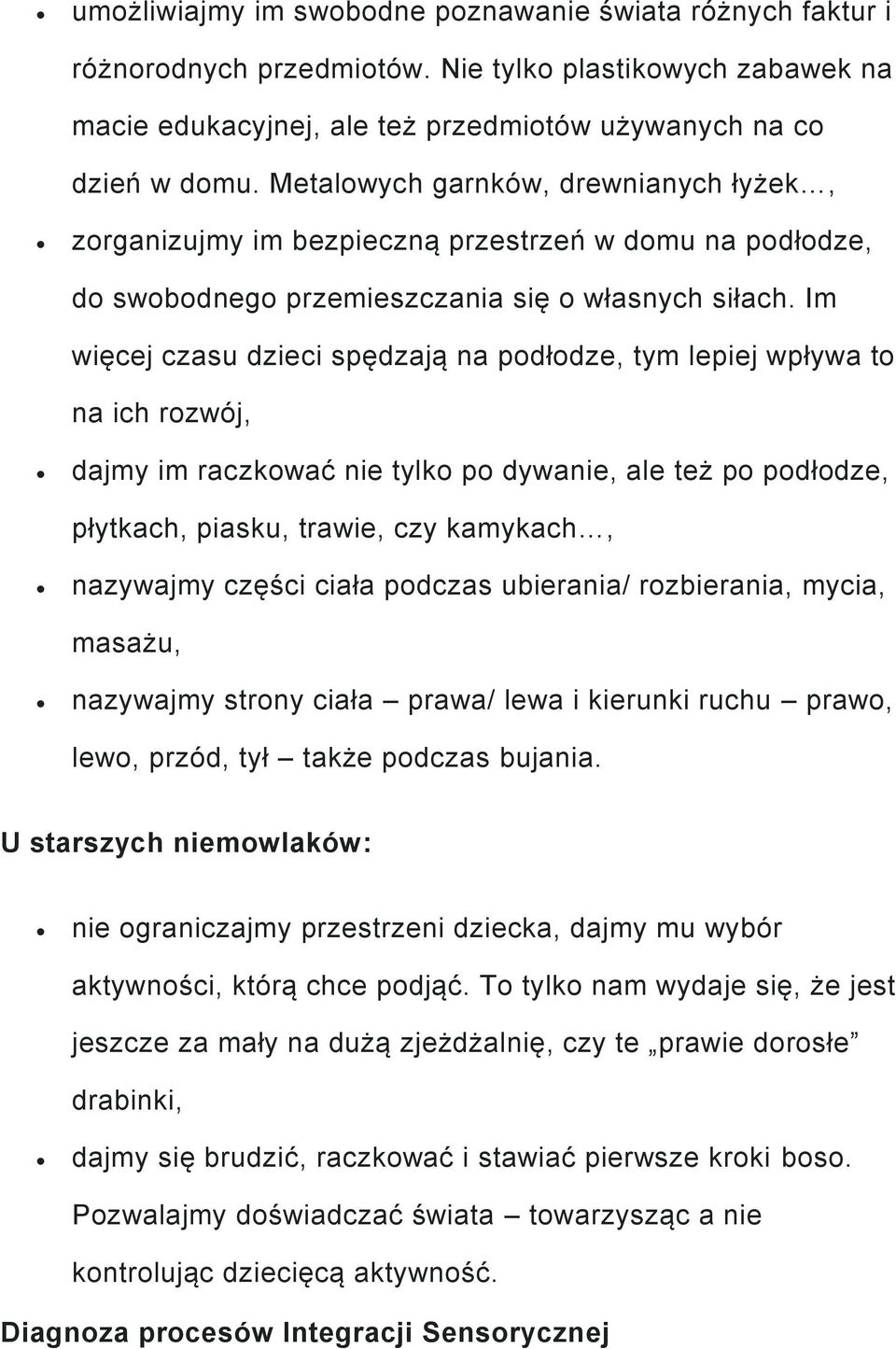 Im więcej czasu dzieci spędzają na podłodze, tym lepiej wpływa to na ich rozwój, dajmy im raczkować nie tylko po dywanie, ale też po podłodze, płytkach, piasku, trawie, czy kamykach, nazywajmy części