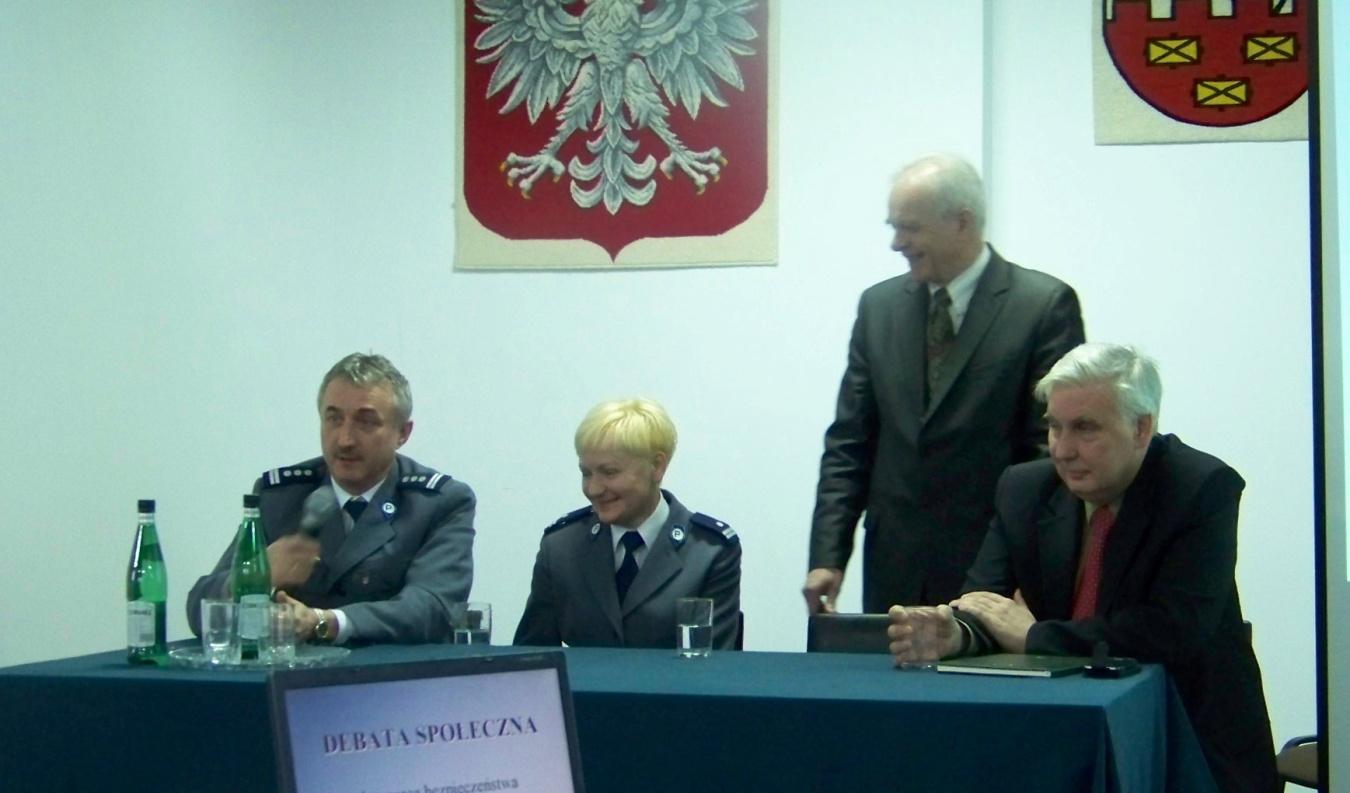 Termin debaty: 1 lutego 2013 r. Uczestnicy debaty: Józef Rostkowski - Wójt Gminy Zaręby Kościelne insp. Andrzej Choromański Komendant Powiatowy Policji w Ostrowi Mazowieckiej podinsp.