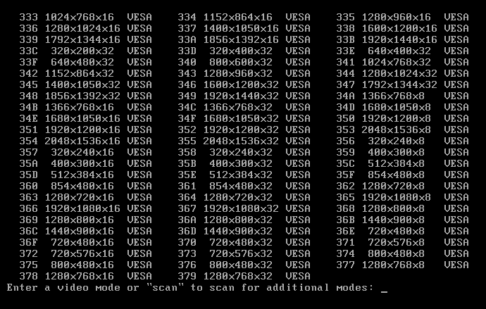 2. Po wyświetleniu wiersza polecenia wpisz vga=ask (bez cudzysłowu) i kliknij OK. 3. W menu startowym wybierz Acronis True Image, aby kontynuować uruchamianie systemu z nośnika ratunkowego.