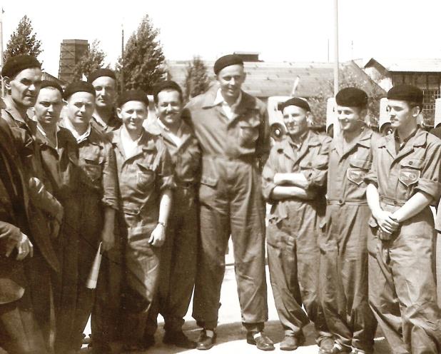 Zaświadczenie o zdaniu matury,(oryginal pozostał na Politechnice) - po zdaniu matury wyjechał z żoną do rodzinnych Starachowic, gdzie z dniem 27.07.1949 r.