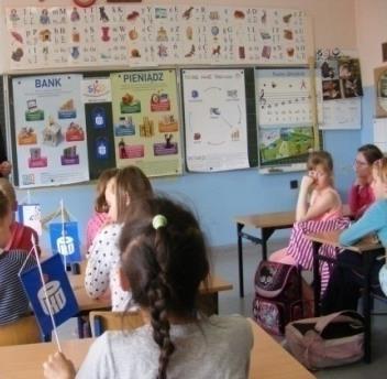 Głos Chociwla: Popularyzujemy wiedzę ekonomiczną i działalność SKO 2 Lekcje ekonomii Temat: Mądre kupowanie, to też oszczędzanie. data: 20.10.2015 r.