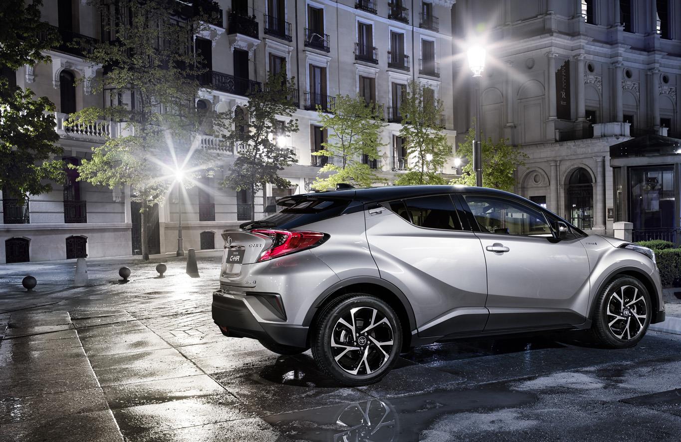 Spis treści > Wersje wyposażenia Wersje wyposażenia Toyota C-HR została stworzona, w taki sposób, by zaspokoić