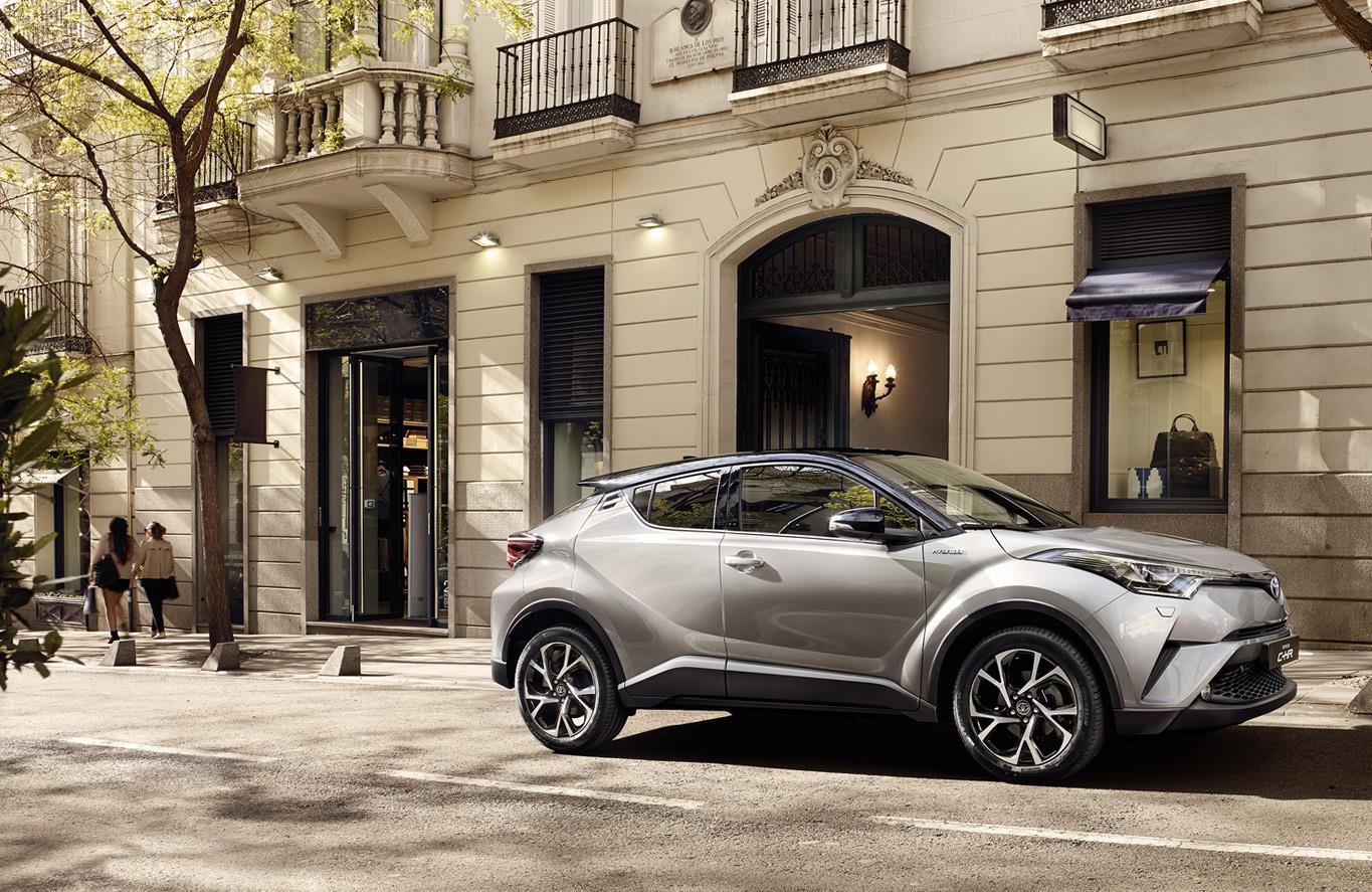 Spis treści > Sekrety Toyoty C-HR > Design Design Użytkownicy crossoverów chcą czegoś wyjątkowego.