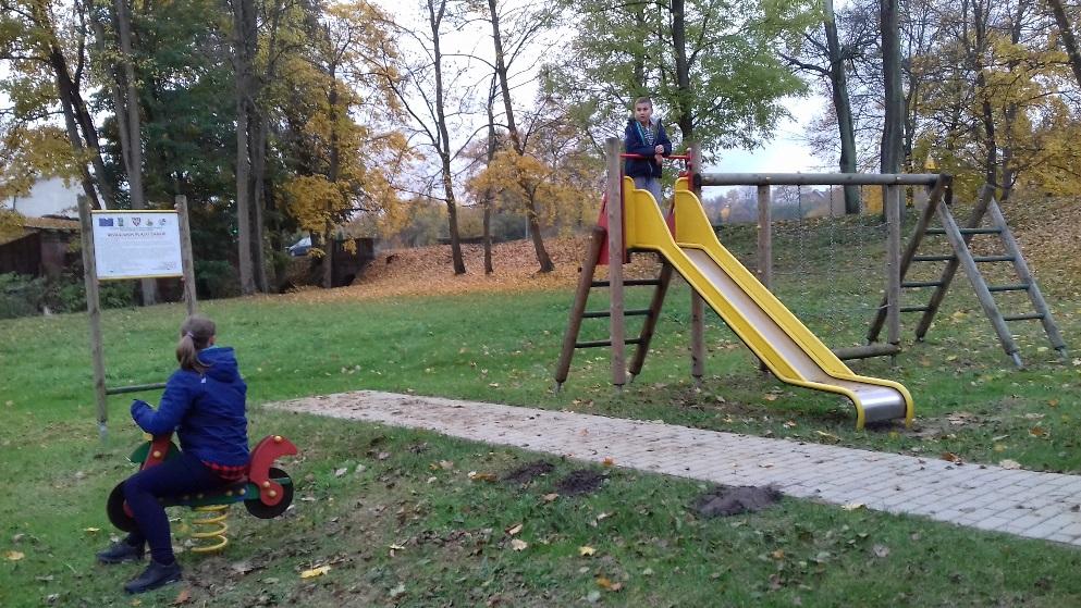der Spielplatz in Dzierżążno Wielkie playground in Dzierżążno Wielkie plac zabaw w Dzierżążnie