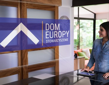 O STOWARZYSZENIU > Nowy system identyfikacji wizualnej Stowarzyszenia Stowarzyszenie Dom Europy wprowadza nowy system identyfikacji wizualnej.