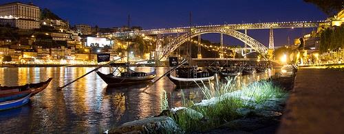 ATRAKCJE PORTO Porto, to drugie co do wielkości miasto Portugalii. Założone przez Rzymian w V w. przechodziło z rąk do rąk, aż w IX wieku zdobył je portugalski hrabia Vimara Peres.