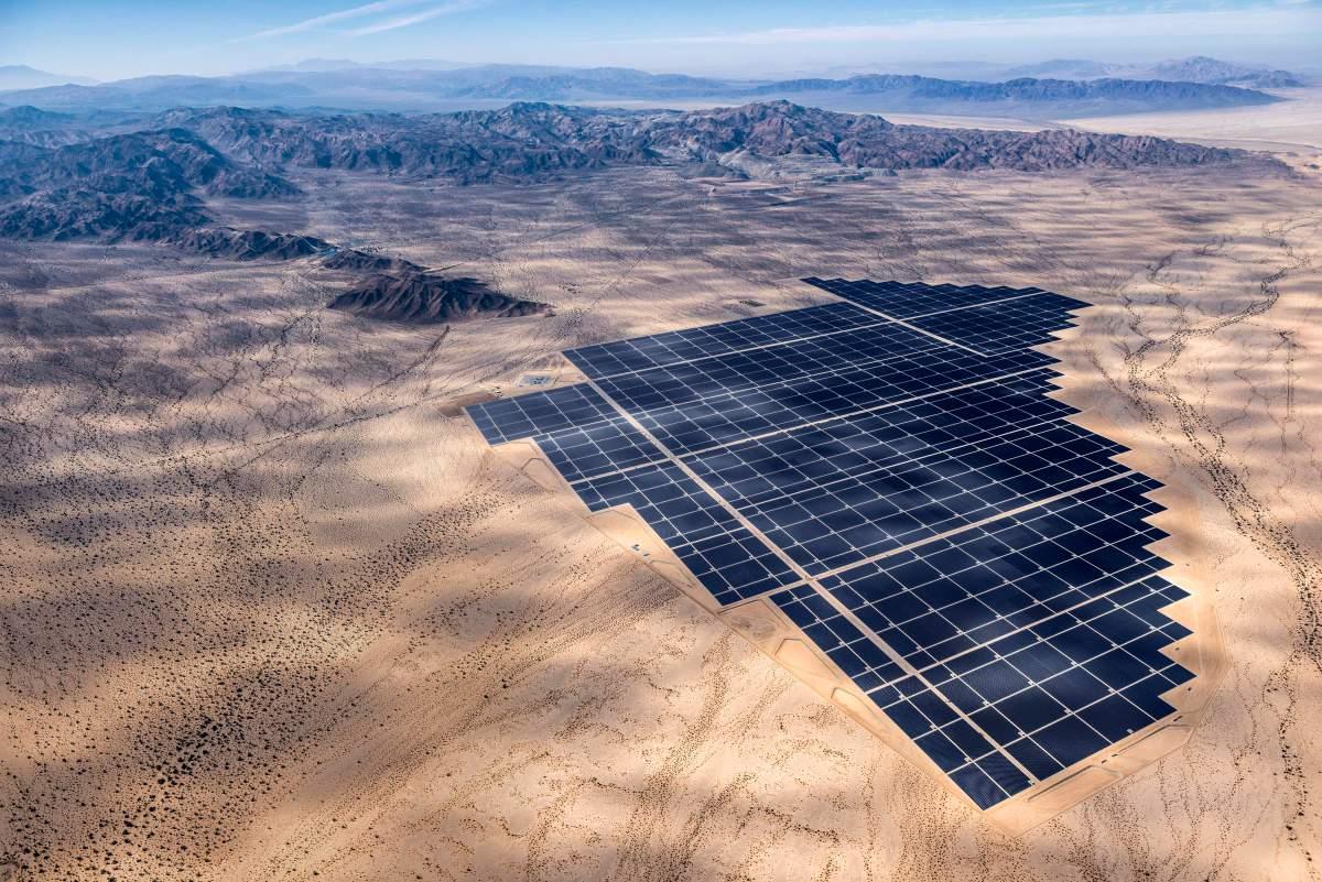 Charanka Solar Park (Indie) Topaz Solar Farm (Kalifornia) Agua