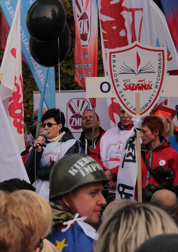 NSZZ Solidarność i Związku Nauczycielstwa Polskiego protestowało przed Urzędem Rady Ministrów w Warszawie.