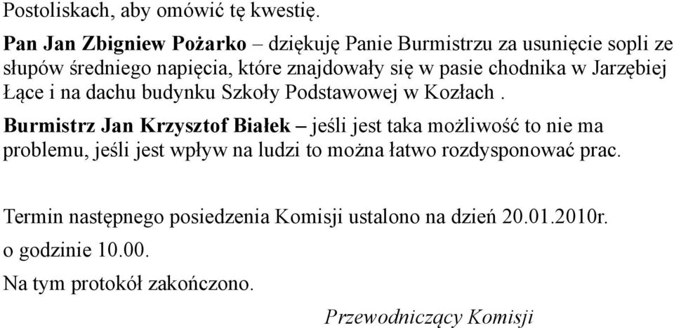 chodnika w Jarzębiej Łące i na dachu budynku Szkoły Podstawowej w Kozłach.