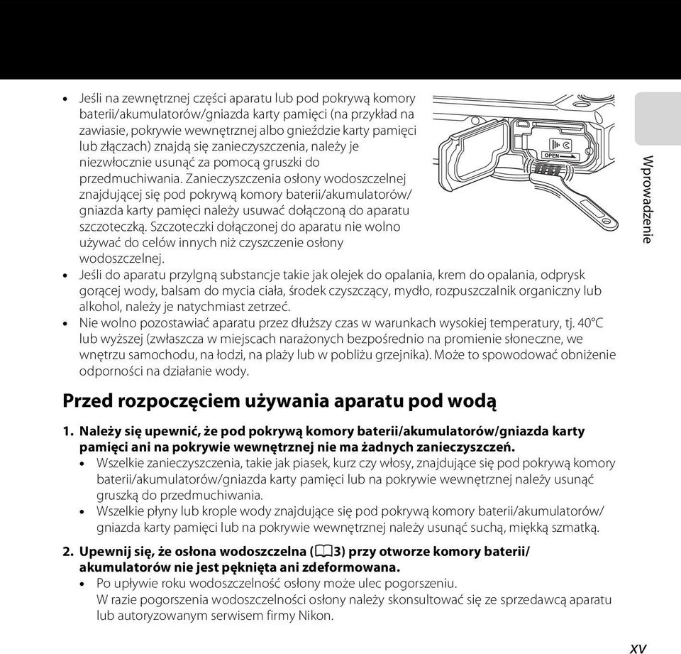 Zanieczyszczenia osłony wodoszczelnej znajdującej się pod pokrywą komory baterii/akumulatorów/ gniazda karty pamięci należy usuwać dołączoną do aparatu szczoteczką.