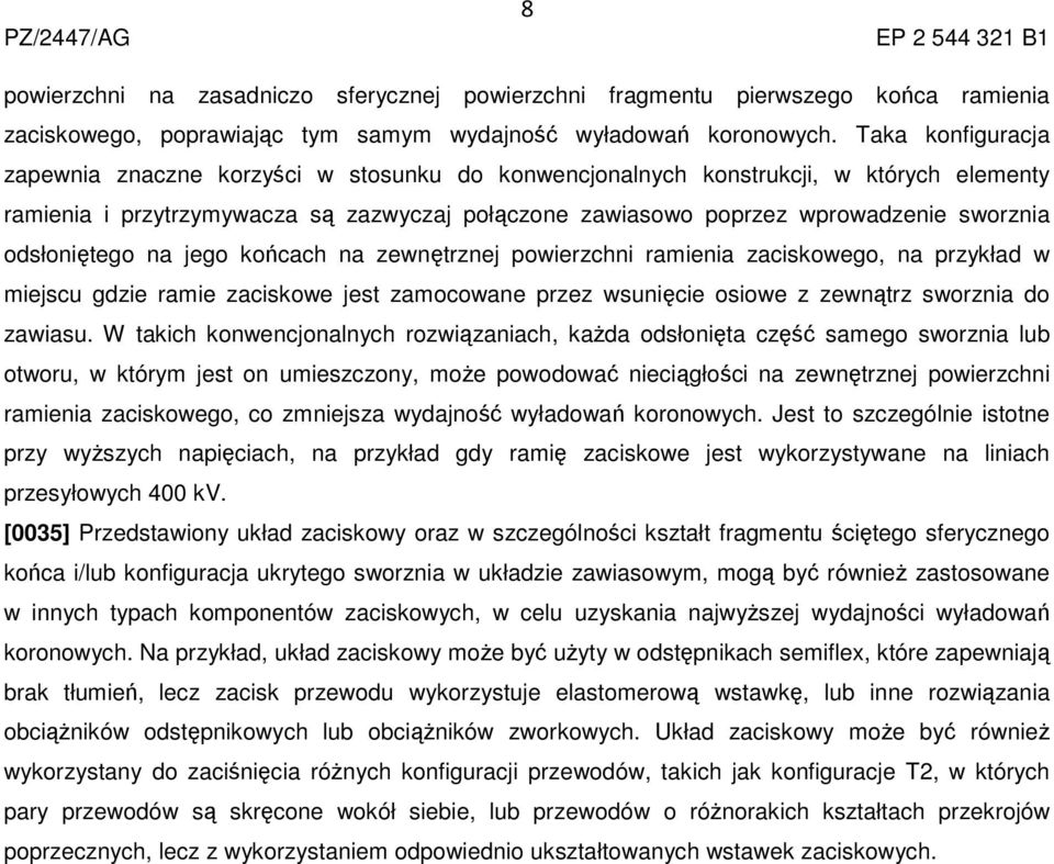 odsłoniętego na jego końcach na zewnętrznej powierzchni ramienia zaciskowego, na przykład w miejscu gdzie ramie zaciskowe jest zamocowane przez wsunięcie osiowe z zewnątrz sworznia do zawiasu.