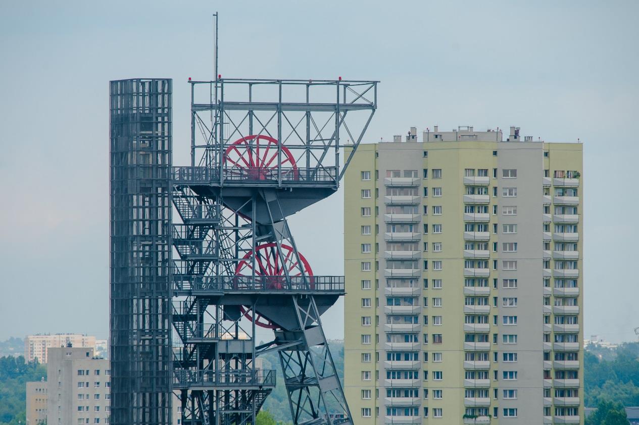 Na terenie Miasta obecnie działalność górniczą prowadzi 5 kopalń: - KWK "Wujek"; - KWK "Murcki-Staszic"; - KWK "Wieczorek"; - KWK "Mysłowice-Wesoła"; - KWK