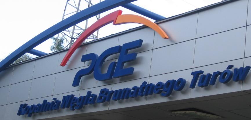 A na górze widoki!!!!!!!!!!!!!. Było warto!!!!!!!!!!!. Zejście z góry na resztkach kalorii, dlatego znów pora uzupełnić zapasy. Restauracja obok parkingu to właściwe miejsce we właściwym czasie.