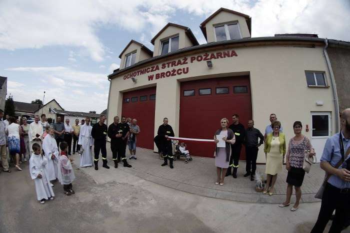 Wykonanie wydatków majątkowych Gminy Strzelin w 2015 roku Dział 754 Bezpieczeństwo publiczne i ochrona p/pożarowa Budowa remizy OSP w Brożcu 415.