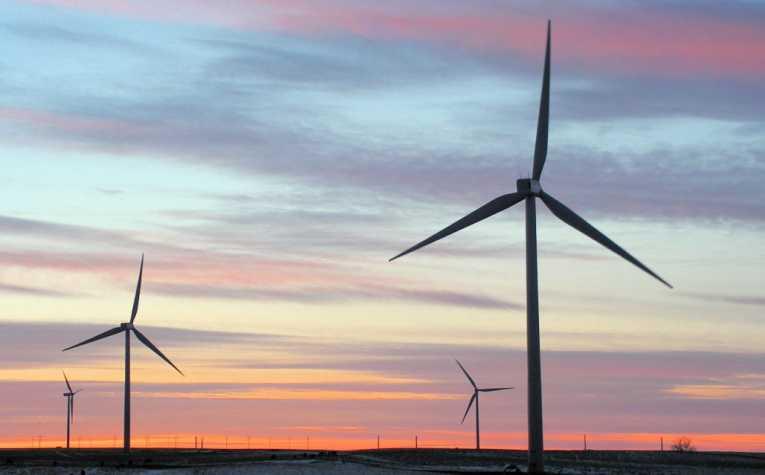 Dochody gmin z energetyki wiatrowej Przykłady gmin: Gmina Moc [MW] Średni dochód na 1 mieszkańca [tys. zł] % dochodów gminy ok. 40 tys.