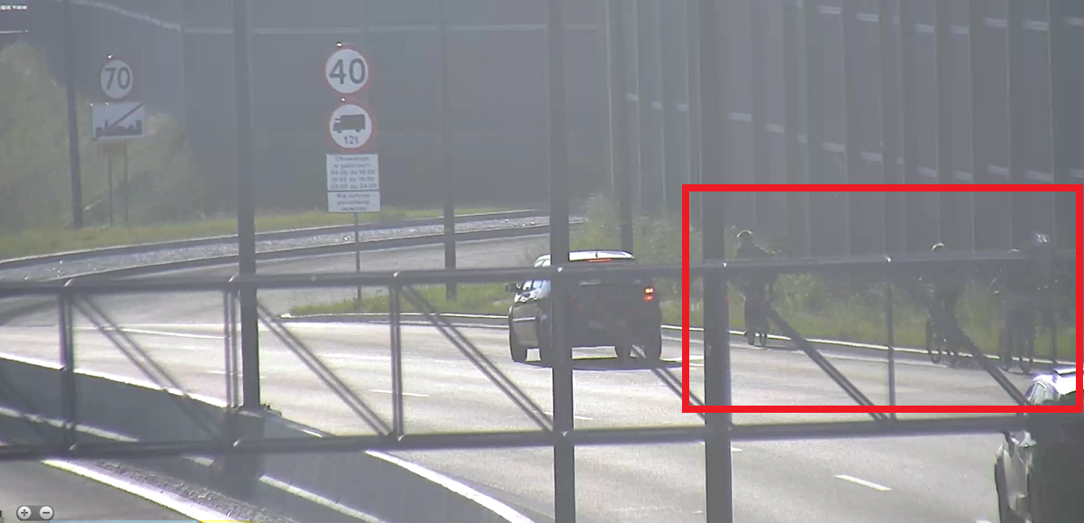 Uwadze monitoringu nie umknął również fakt, że żadna z osób nie miała na głowie kasku! Nie możemy przez siedem dni w tygodniu o każdej porze dnia i nocy być obecni jednocześnie na całej długości DTŚ.
