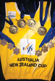 14 Adam Žampa si zopakoval po dvoch rokoch triumf na Austrálsko-novozélandskom pohári a nielenže vyhral čo mohol, podarilo sa mu aj nazbierať FIS body, ktoré mu zabezpečujú slušné číslo (31) na