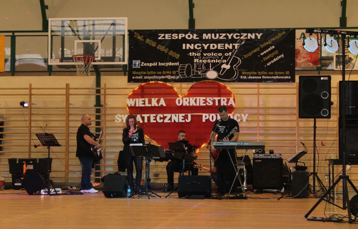 Wielka Orkiestra Świątecznej Pomocy w Czaplinku Pokaz ratownictwa RESCUE TEAM Statuetki wręczone wolontariuszom Koncert zespołu Incydent Straż Pożarna - licytacja rejsu motorówką po jeziorze Drawsko