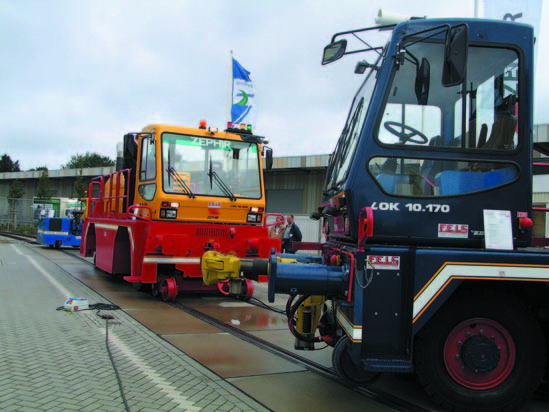 InnoTrans szyn na łukach toru. Urządzenie zmniejsza zużycie kół i szyn na łukach, jak również ogranicza hałas generowany podczas pokonywania łuków przez pojazd szynowy.